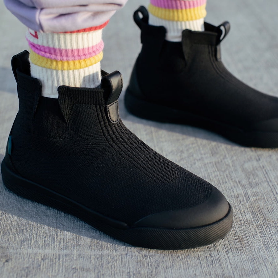 Kids' Vessi Weekend Originals Chelsea Boots Black | 921CWABVT