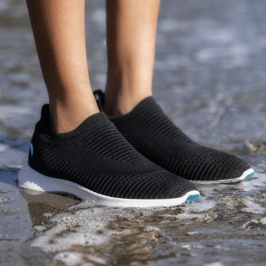 Women's Vessi Everyday Move Originals Slip On Shoes Black | 604BNUWAV