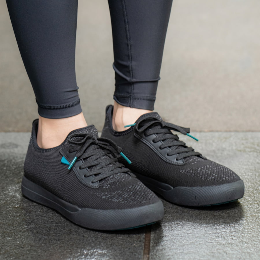 Women's Vessi Weekend Originals Sneaker Black | 043UTIHXS