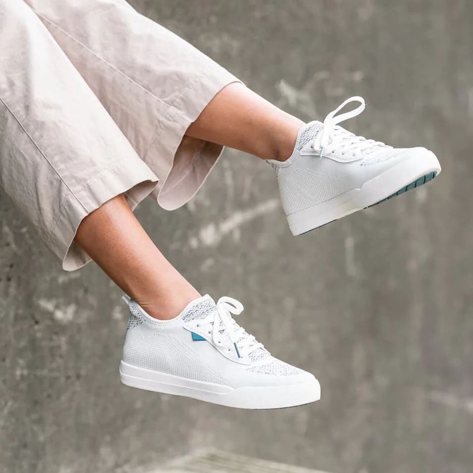 Women's Vessi Weekend Originals Sneaker White | 047QEASFN